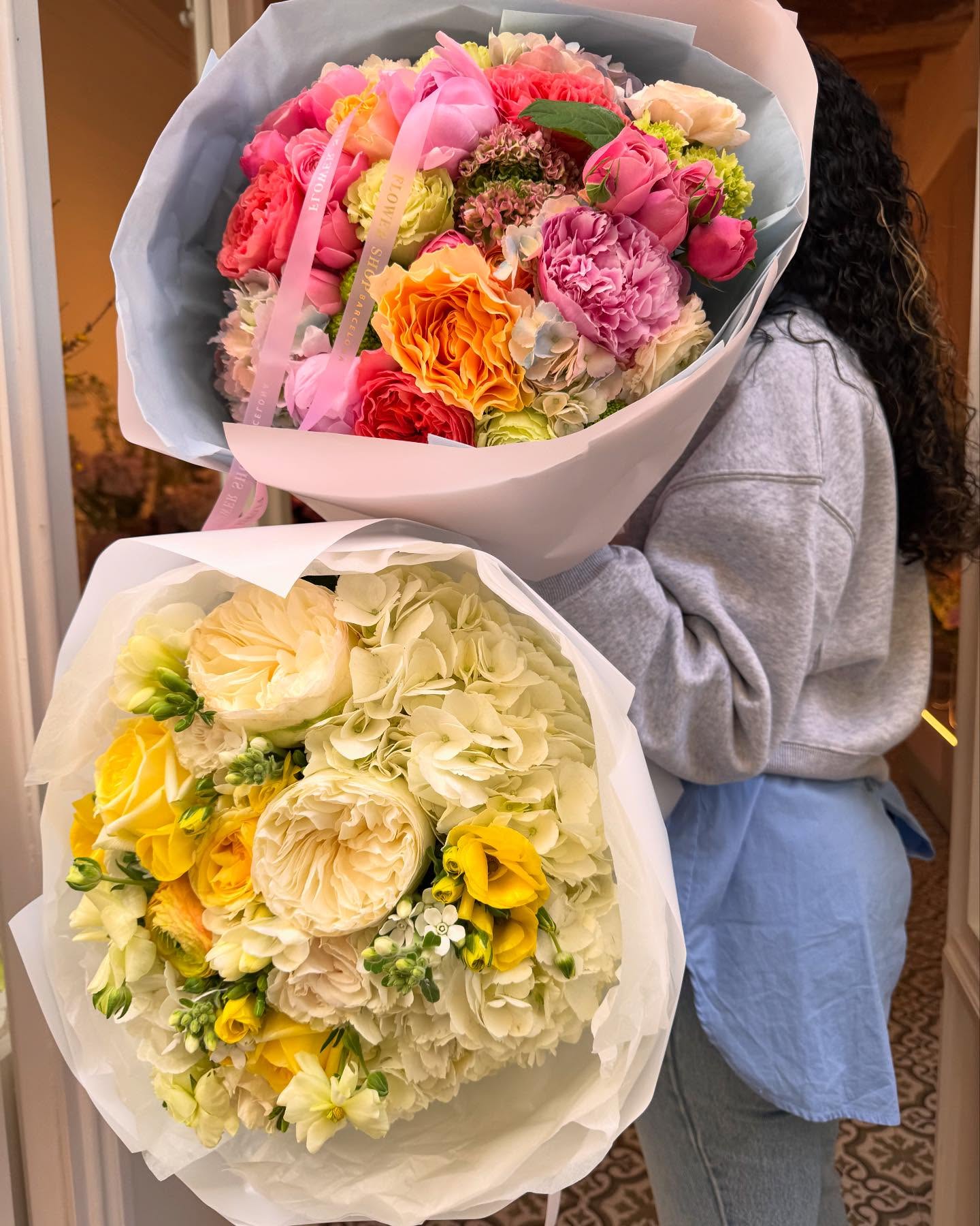 Ramos de flores grandes y personalizados para enviar en Barcelona