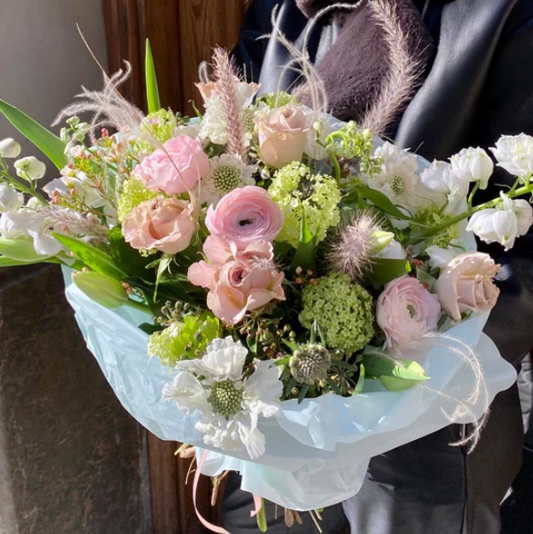 Ramos de flores grandes y personalizados para enviar en Barcelona